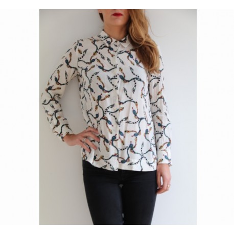 Camisa con estampado de serpiente
